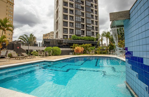 Santana Apartment | Inviting Plaza Inn Small Town Flat with Pool & Spa Access