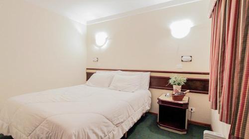 Campos do Jordao Hotel | Pet-Friendly Plaza Inn Week Inn with Oceanfront Pool