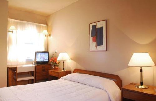 Campos do Jordao Hotel | Pet-Friendly Plaza Inn Week Inn with Oceanfront Pool