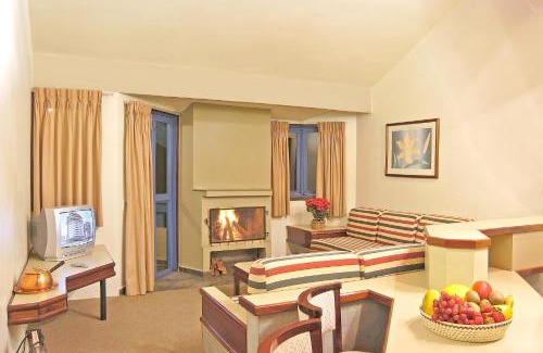 Campos do Jordao Hotel | Pet-Friendly Plaza Inn Week Inn with Oceanfront Pool