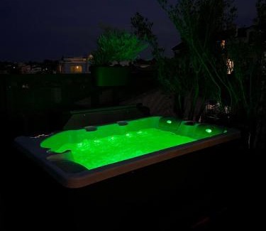 Peschiera del Garda House | Escape to Plaza Lago di Garda: Oceanfront Bliss Awaiting