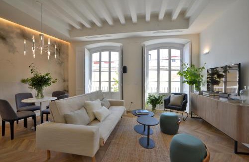 Old Town Apartment | Discover Plaza Mina Suites - Highly Rated for Adults