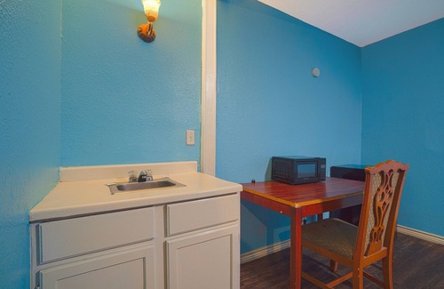Flour Bluff Hotel | Budget-Friendly Plaza Motel in Corpus Christi with Breakfast