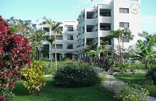 Villas Del Mar Hotel | Inviting Plaza Real Resort: Oceanfront Pool & Pet-Friendly
