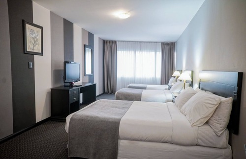 Centro Hotel | Experience Comfort at Plaza Real Suites Hotel with Pool & Spa