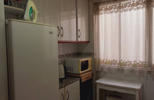 Esquerra de l'Eixample Apartment | Comfortable Plaza Universitat Apartment with Spa & Kitchen
