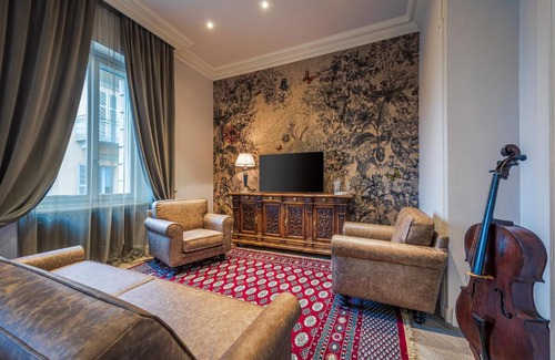 Alba Apartment | Plaza View Apartment in Alba - 4-Star, Family-Friendly Stay