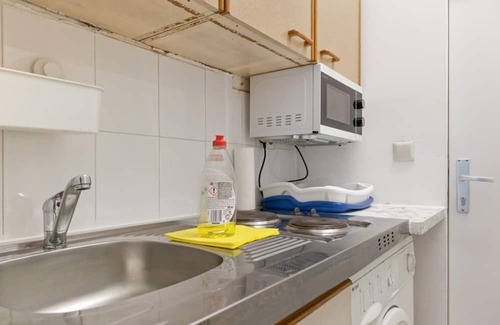 Brigittenau Apartment | Cozy 1BR Apartment Steps from The Danube & Millennium T.