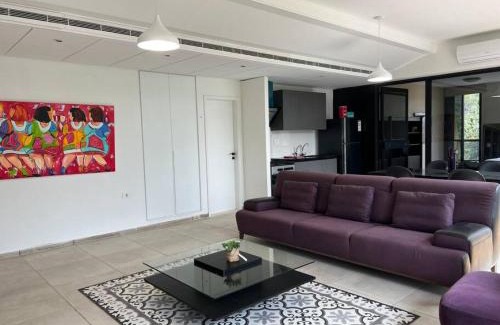 Duhur ash Shuwayr Apartment | Inviting 1BR Apartment with Scenic Green Views - Jamhour