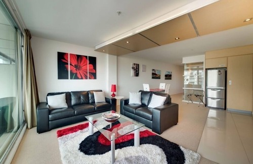 Te Aro Apartment | Cozy 2 Bedroom Wellington Apartment with Family-Friendly Perks