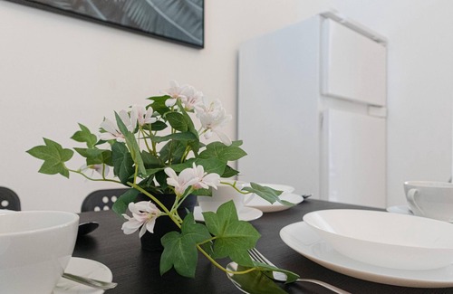 Matzleinsdorf Apartment | Top-Rated 2BR Shared Apartment in Margareten with Breakfast