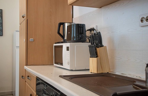 Matzleinsdorf Apartment | Top-Rated 2BR Shared Apartment in Margareten with Breakfast