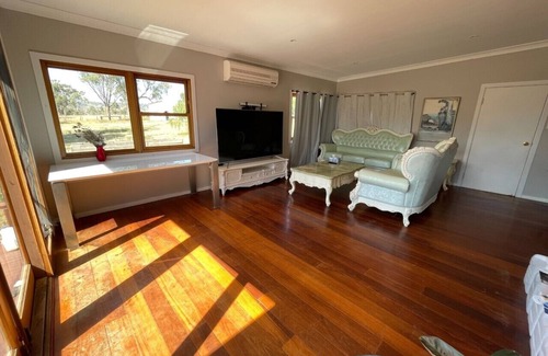 Jerrys Plains House | Peaceful Hunter Valley Olive Tree Farm Stay Awaits You