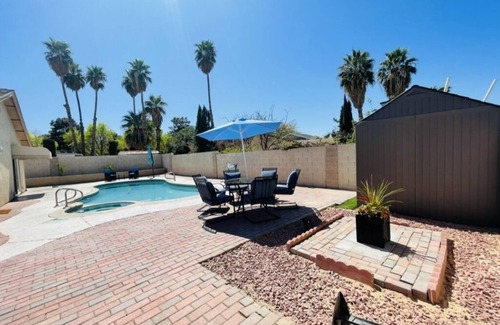Paradise House | Serene Retreat Near the Strip - Highly Rated by Guests