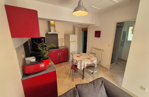 Arles Apartment | Relaxing Apartment in Quiet Neighborhood with Pool & Spa