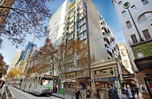 Melbourne Central Business District Apartment | Comfortable City Stay on Collins with Dining & Accessibility