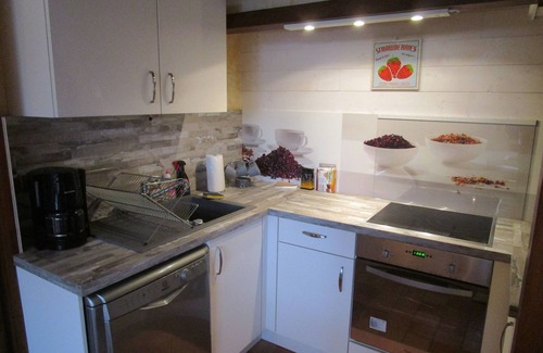 Fresnay-sur-Sarthe House | Delightful Cottage by Sarthe with Pool and Pet-Friendly