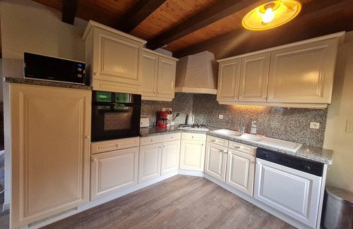 Basse-sur-le-Rupt Cottage | Cozy Gite Basse-sur-le-Rupt: Relax with Spa & Kitchen