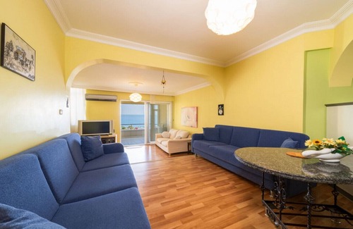 Kargicak Apartment | Cozy Flat with Sea View Steps from Beach in Alanya