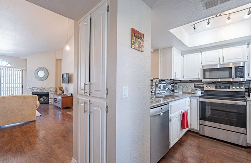 La Contessa Condo | Comfortable Front Quarters with Pool and Kitchen Amenities