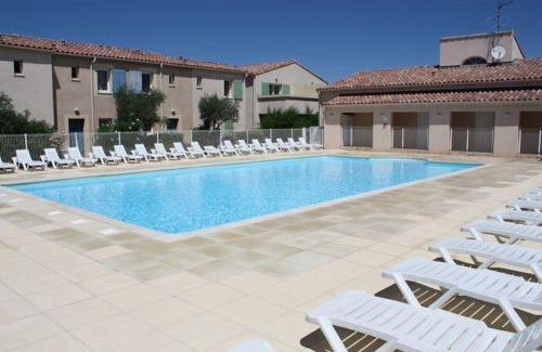 Mouries House | Family-Friendly Gîte with Heated Pool in the Alpilles