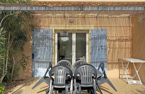 Mouries House | Family-Friendly Gîte with Heated Pool in the Alpilles