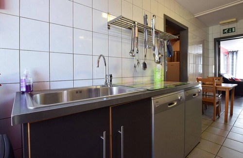 Courtil House | Pleasant Holiday Home with Sauna and Jacuzzi in Courtil