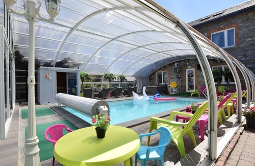 Courtil House | Inviting Holiday Home with Sauna and Hot Tub in Courtil