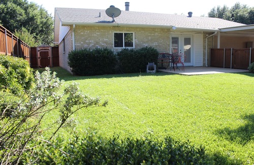 Plano House | Cozy Retreat with 3 Bedrooms & Pet-Friendly Backyard