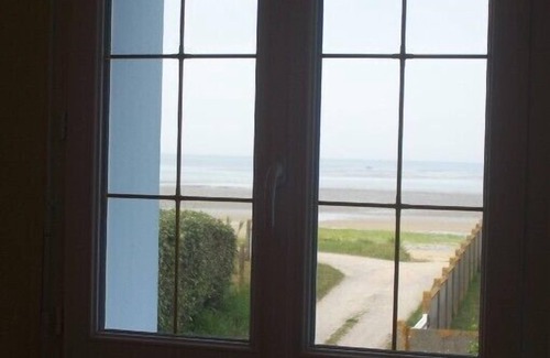 Saint-Marcouf House | Beachside Retreat: 9.6/10 Rated, Pet Friendly with Spa
