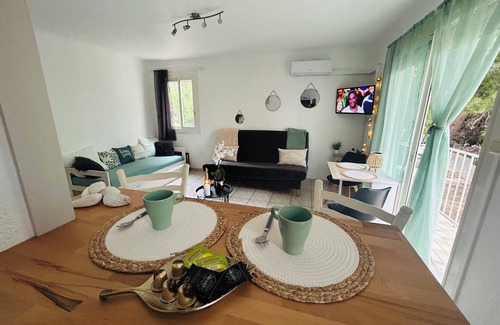 Le Port Apartment | Pleasant near the sea private parking air conditioning wifi 2 to 4p