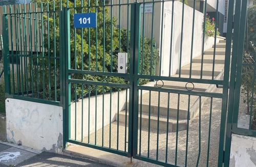 Le Kremlin-Bicetre Apartment | Pleasant Paris apartment