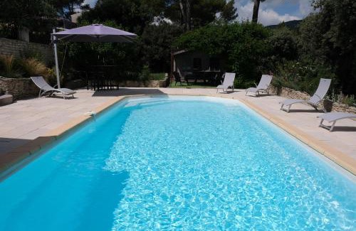 Puget House | Inviting Home with Shared Pool in Vaucluse, Rated 9.7/10