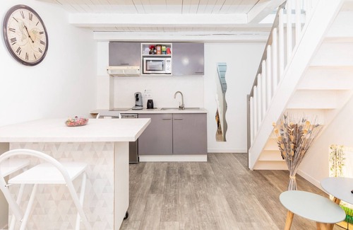 Les Arceaux Apartment | Cozy Duplex Retreat in Central Montpellier with Pool