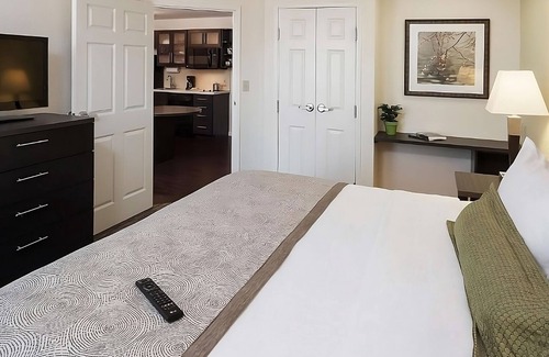 Wichita Resort | Relaxing Retreat: Pet-Friendly Units with Kitchen & Parking
