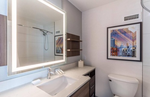 Bay Area Hotel | Comfortable Stay with Pet-Friendly Convenience