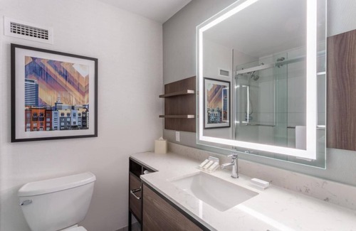Bay Area Hotel | Comfortable Stay with Pet-Friendly Convenience