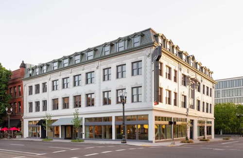 Buckman Neighborhood Apartment | Delightful Getaway Near Pioneer Place - Pet-Friendly Stay!