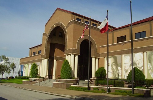 Texas Medical Center House | Comfortable Stay Near Museum District with Pool Access