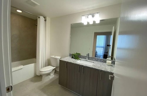 Doral Hotel | Comfortable Stay with Pool and City Views!