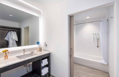 Central Area Hotel | Comfortable Retreat with Pet-Friendly Amenities & Spa Access