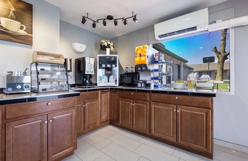 Salem Resort | Enjoy a Cozy Stay at Knights Inn & Suites Salem with Free Breakfast