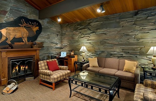 Port Angeles Hotel | Relaxing Getaway with Pool, Parking & Pet-Friendly Options