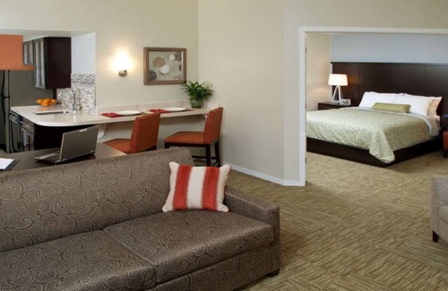 Sunnyvale Resort | Enjoy a Relaxing Stay in Two Pet-Friendly 1BR Suites