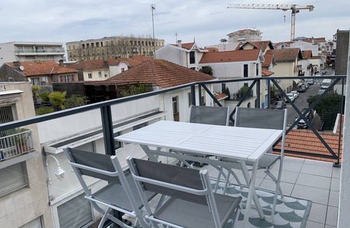 Arcachon Apartment | Exceptional Downtown Arcachon T2 with Oceanfront Pool