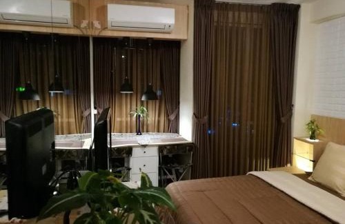 Kelapa Gading Timur Apartment | Cozy 1BR Tifolia Room with Pool and Restaurant Access