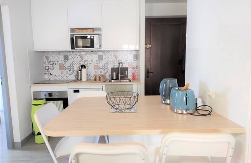 Lacanau-Ocean Apartment | Bright Ocean View Apartment with Kitchen and Pet-Friendly Stay