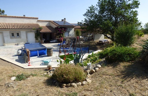 Tournissan Villa | Charming Cottage Amid Vineyards with Oceanfront Pool