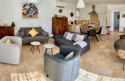 Crestet Villa | Inviting Villa with Private Pool and Ocean View Amenities