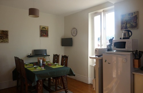 Chatel-Guyon House | Tranquil Village Retreat with Kitchen and Family Amenities